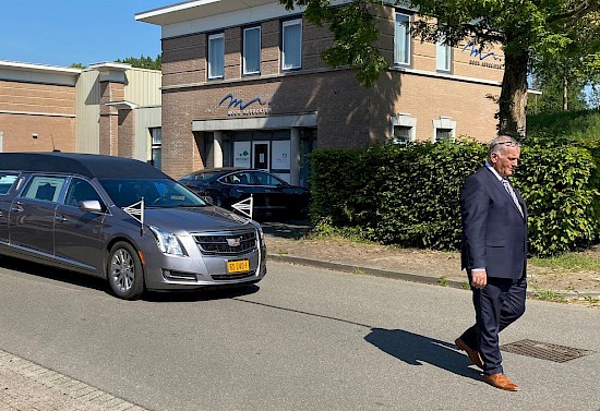 Omega Uitvaartzorg rouwauto